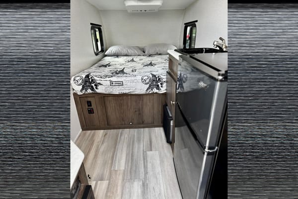 Diego's Coachmen viking 9.0 Travel Trailer