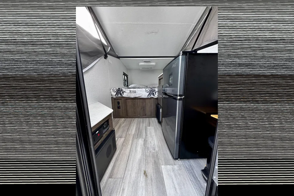 Diego's Coachmen viking 9.0 Travel Trailer