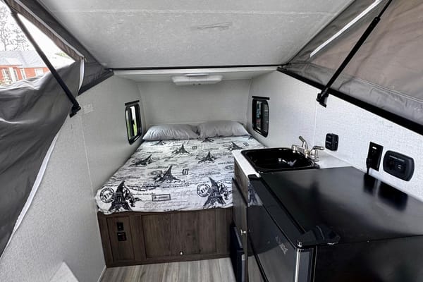 Diego's Coachmen viking 9.0 Travel Trailer