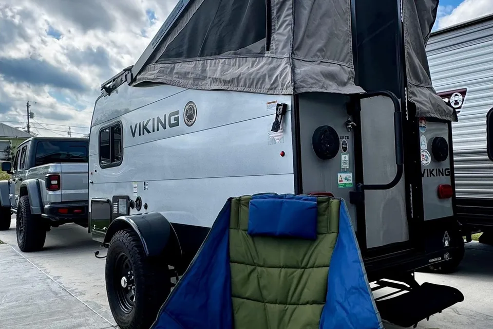 Diego's Coachmen viking 9.0 Travel Trailer