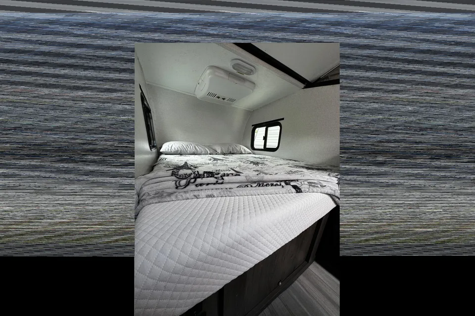 Diego's Coachmen viking 9.0 Travel Trailer
