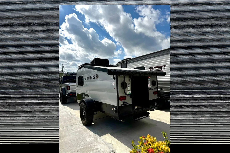 Diego's Coachmen viking 9.0 Travel Trailer