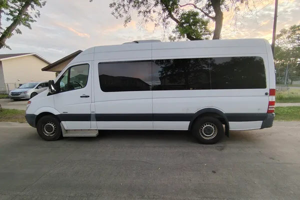 Chao's Mercedes-Benz sprinter 2500 Class B