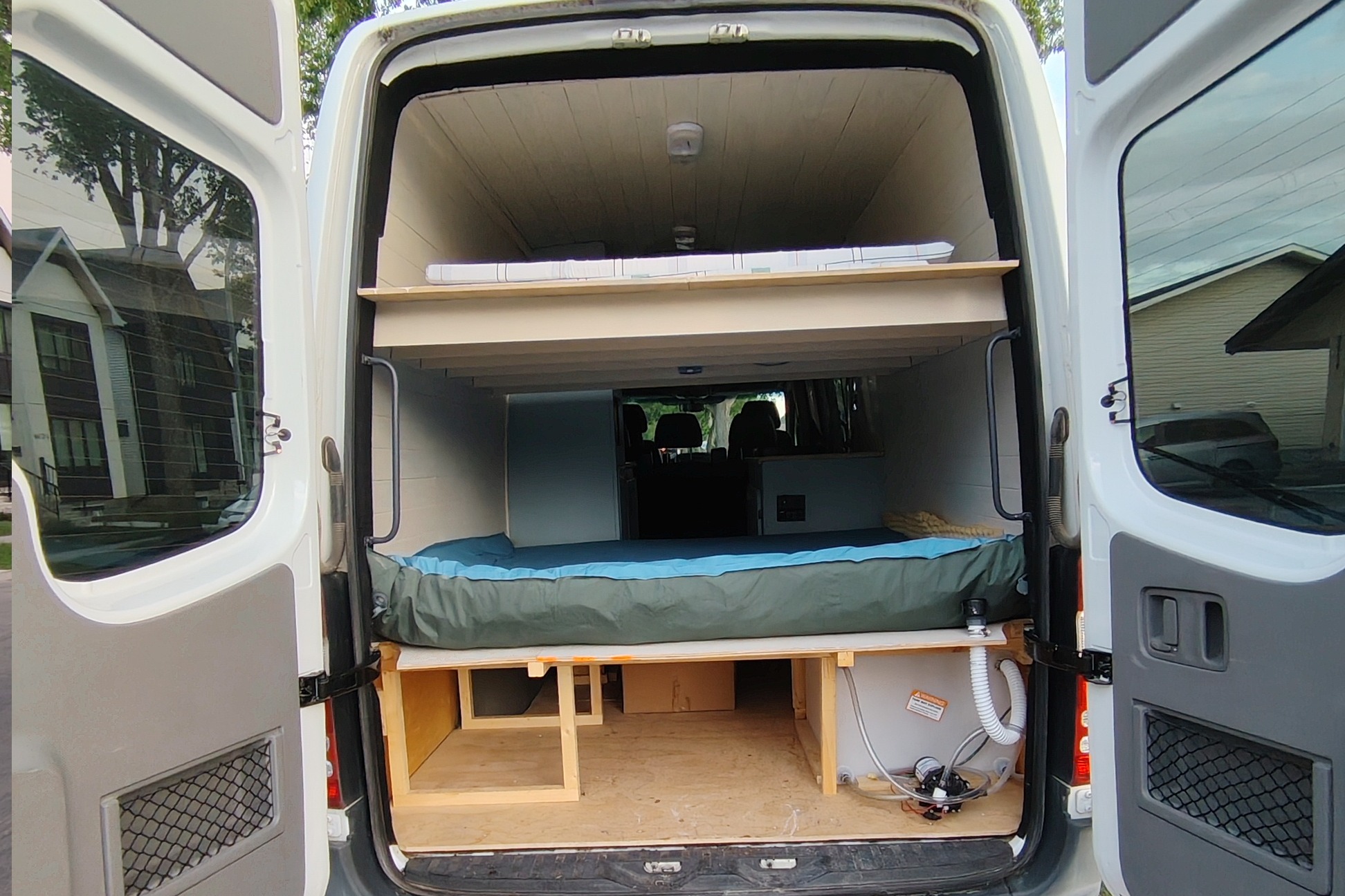 Chao's Mercedes-Benz sprinter 2500 Class B