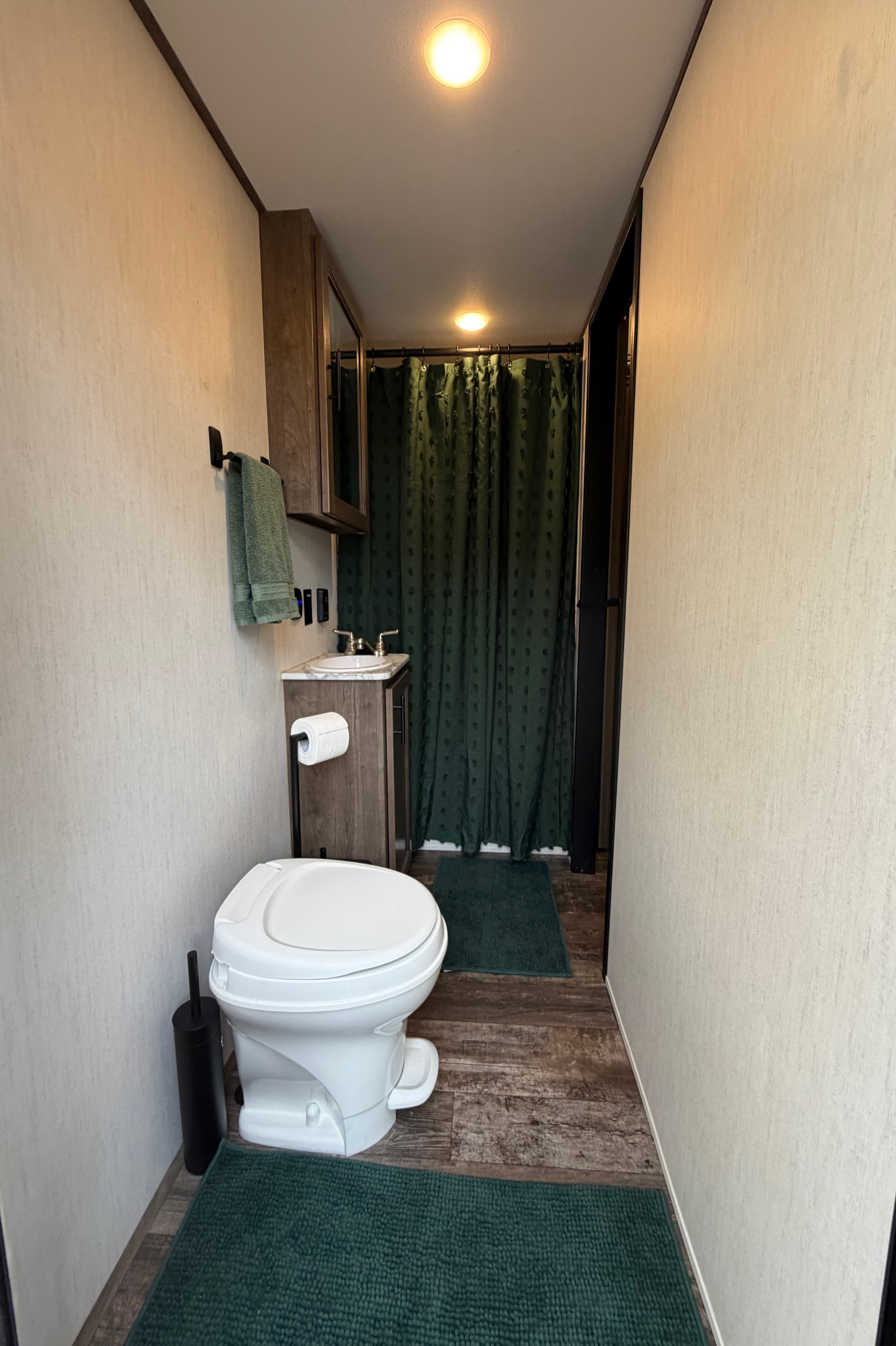 Inn at the Woods: Forest River Sabre 38 DBQ Fifth Wheel