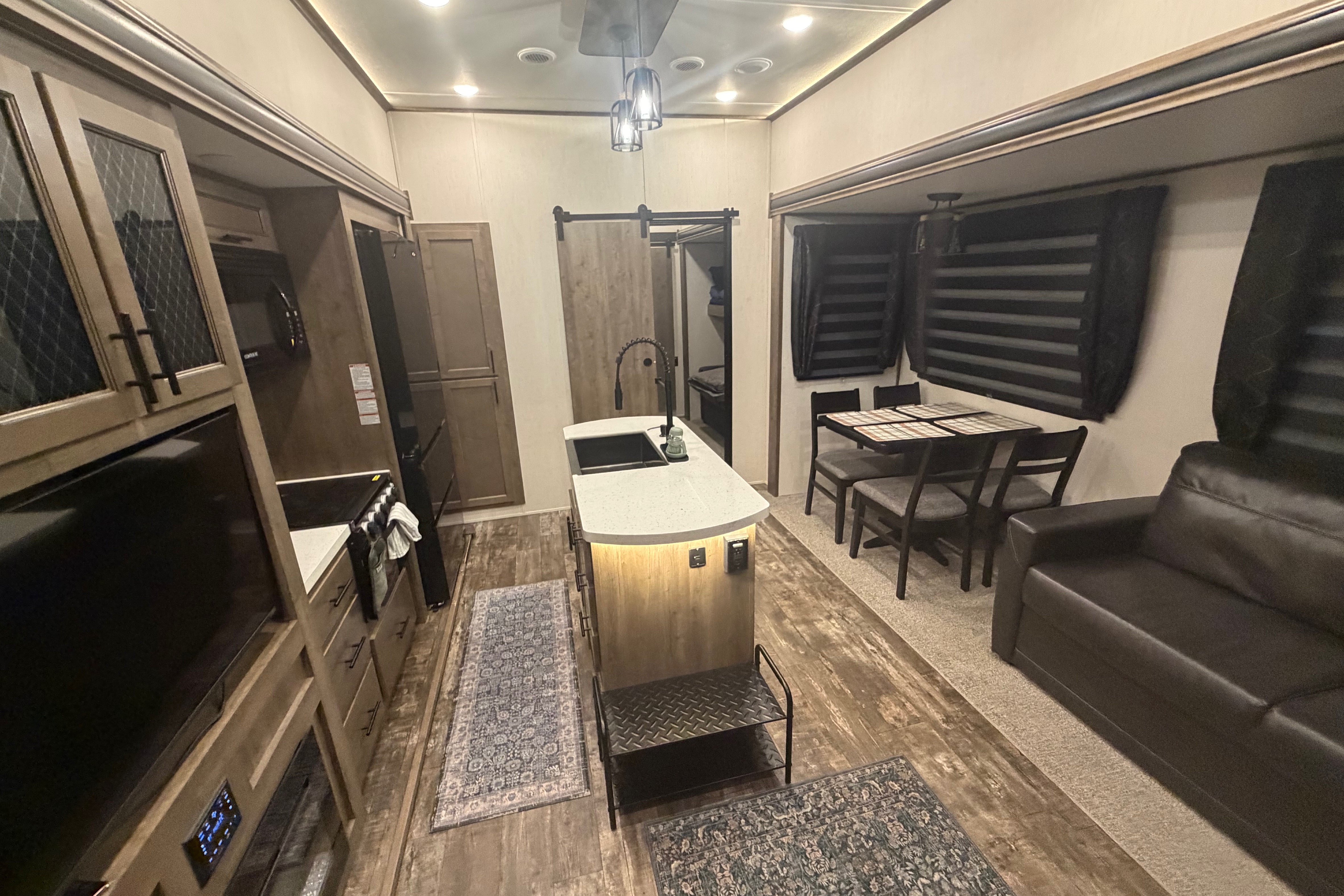 Inn at the Woods: Forest River Sabre 38 DBQ Fifth Wheel