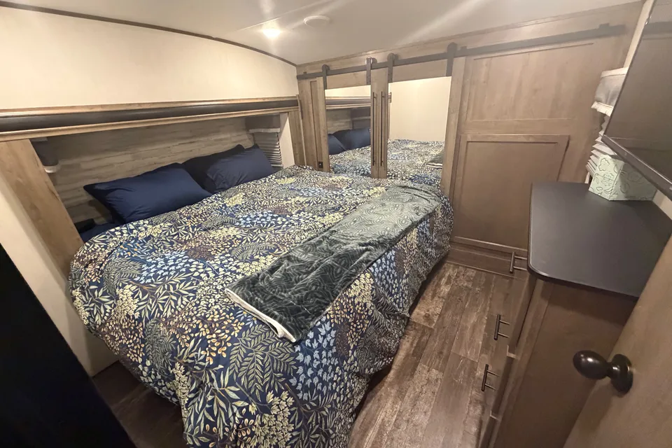 Inn at the Woods: Forest River Sabre 38 DBQ Fifth Wheel