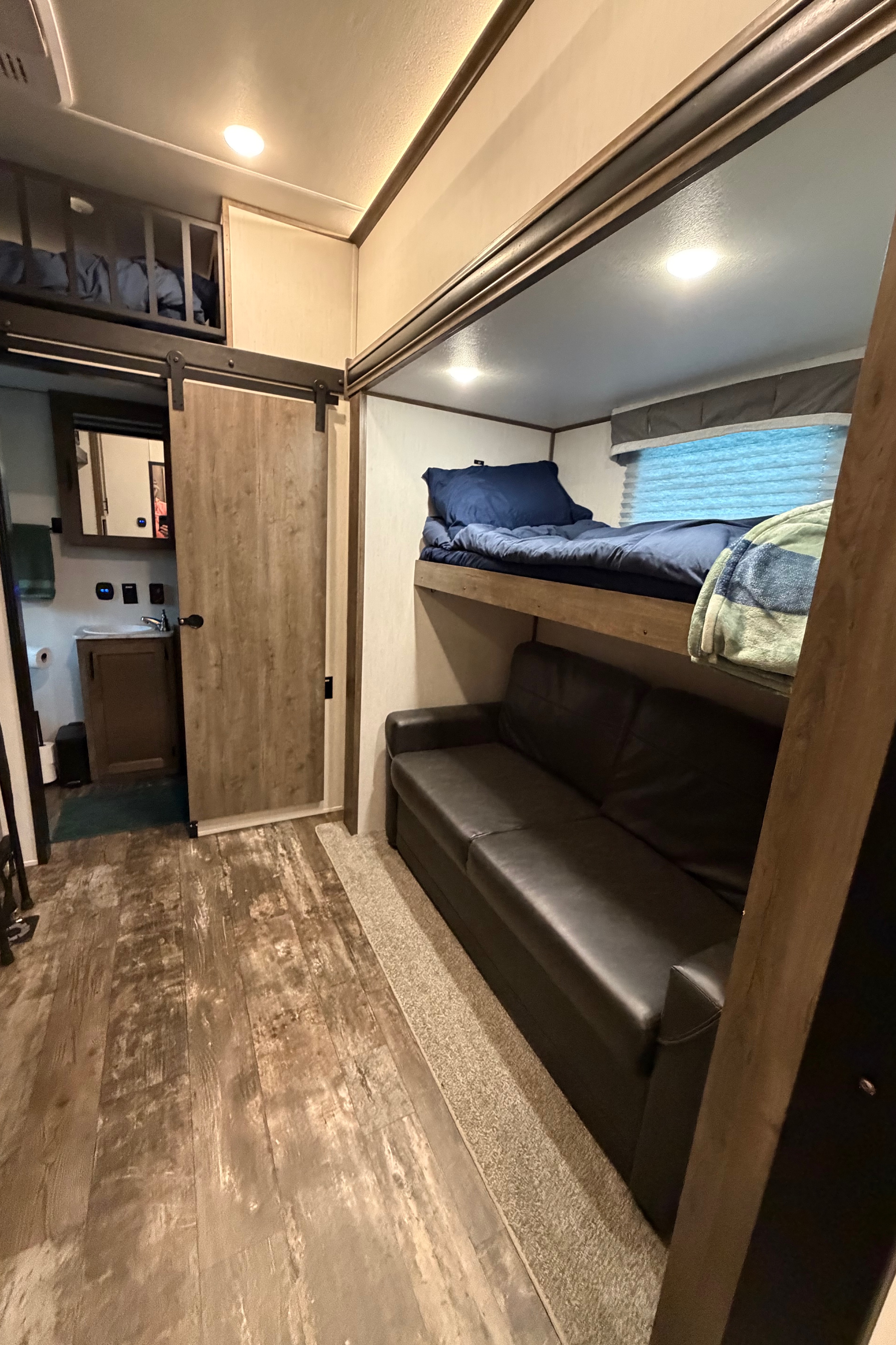 Inn at the Woods: Forest River Sabre 38 DBQ Fifth Wheel