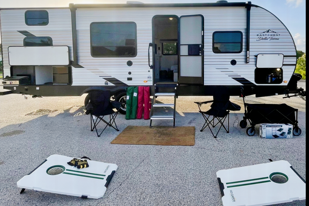 Gerardo's East to West Della Terra 250bh Travel Trailer
