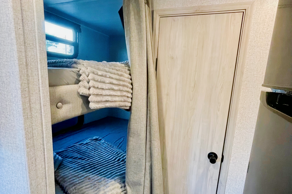 Gerardo's East to West Della Terra 250bh Travel Trailer