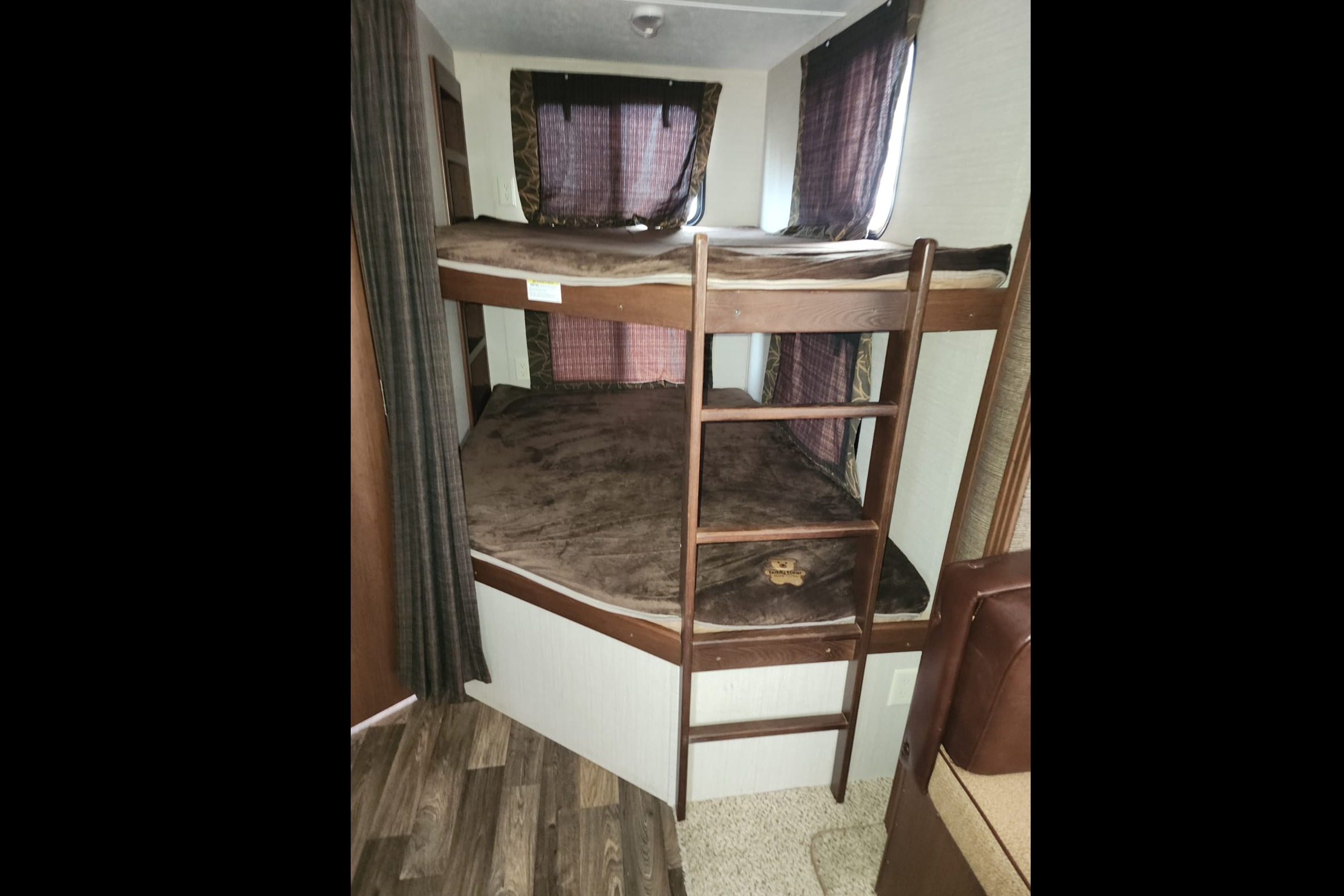 2015 Keystone 272BHS *bunk beds*