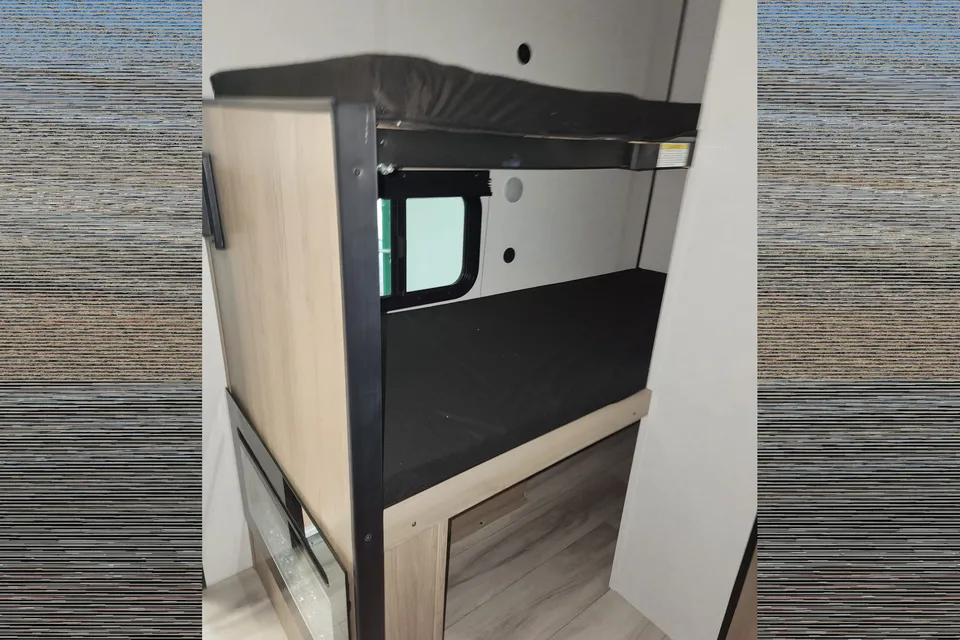 Light Weight Coleman 13B Travel Trailer