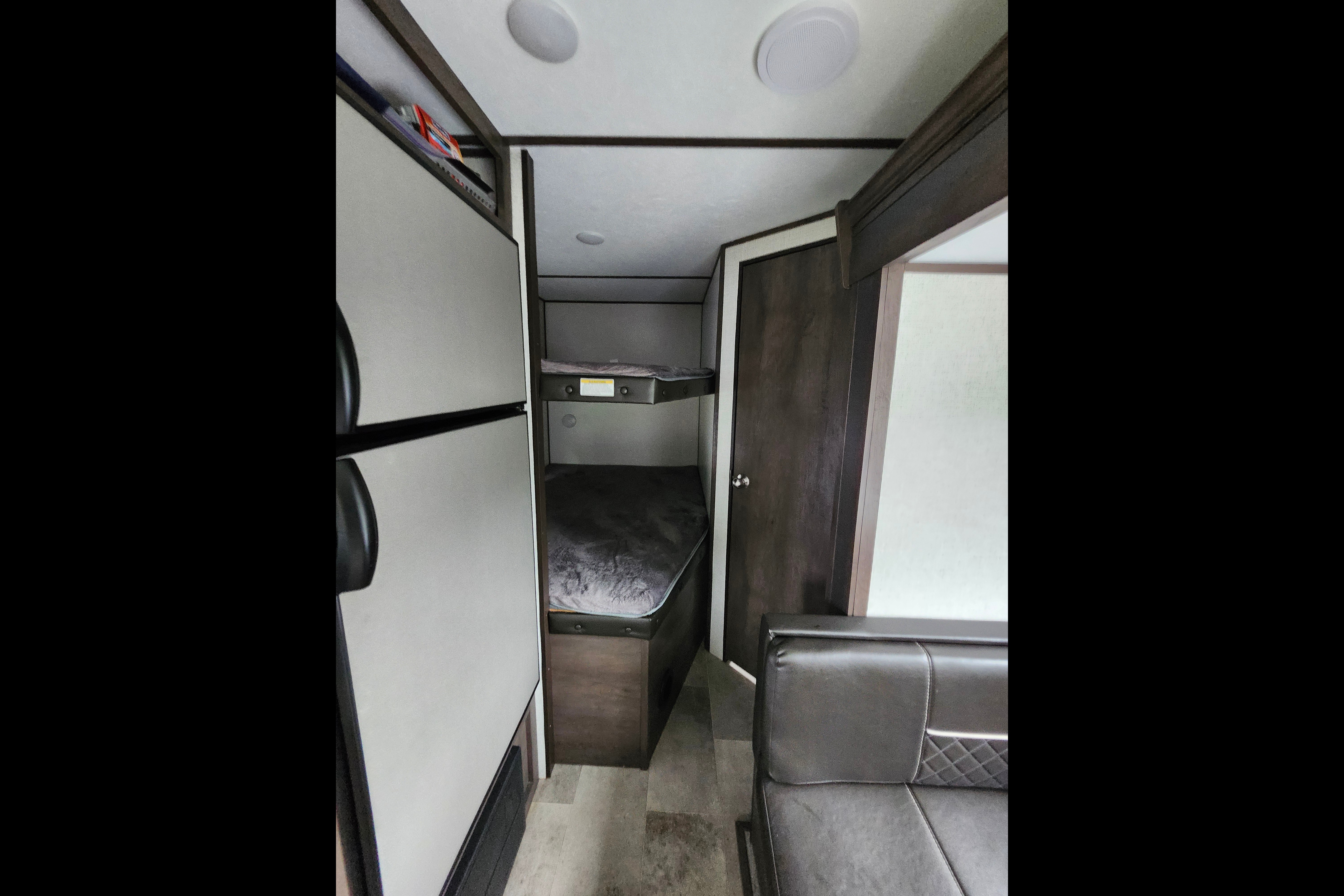 Dutchmen Coleman light 1905bh Travel Trailer