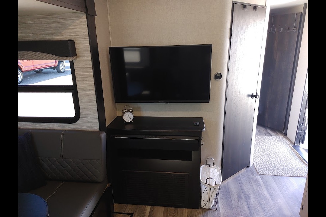 Mark's Open Range 242RL Travel Trailer