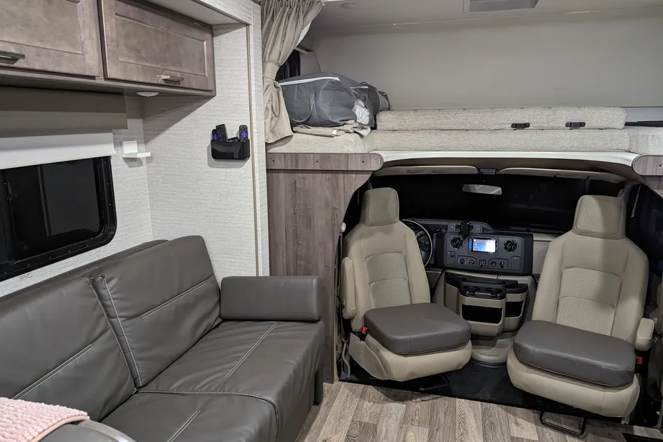 Stephen's Winnebago Minnie Winnie 31K Class C