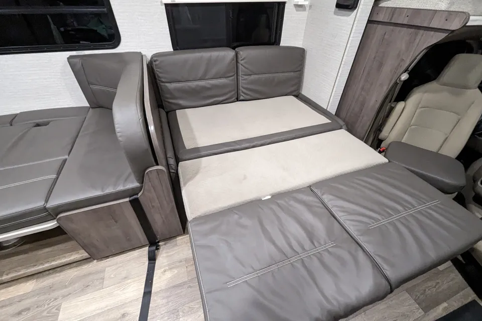 Stephen's Winnebago Minnie Winnie 31K Class C