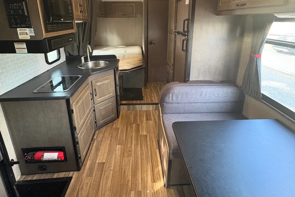 Anna's Majestic Leisure- 2018 Class C