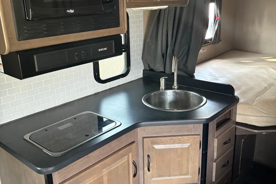 Anna's Majestic Leisure- 2018 Class C