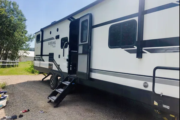 Coys Dutchmen Kodiak Ultra Light Travel Trailer