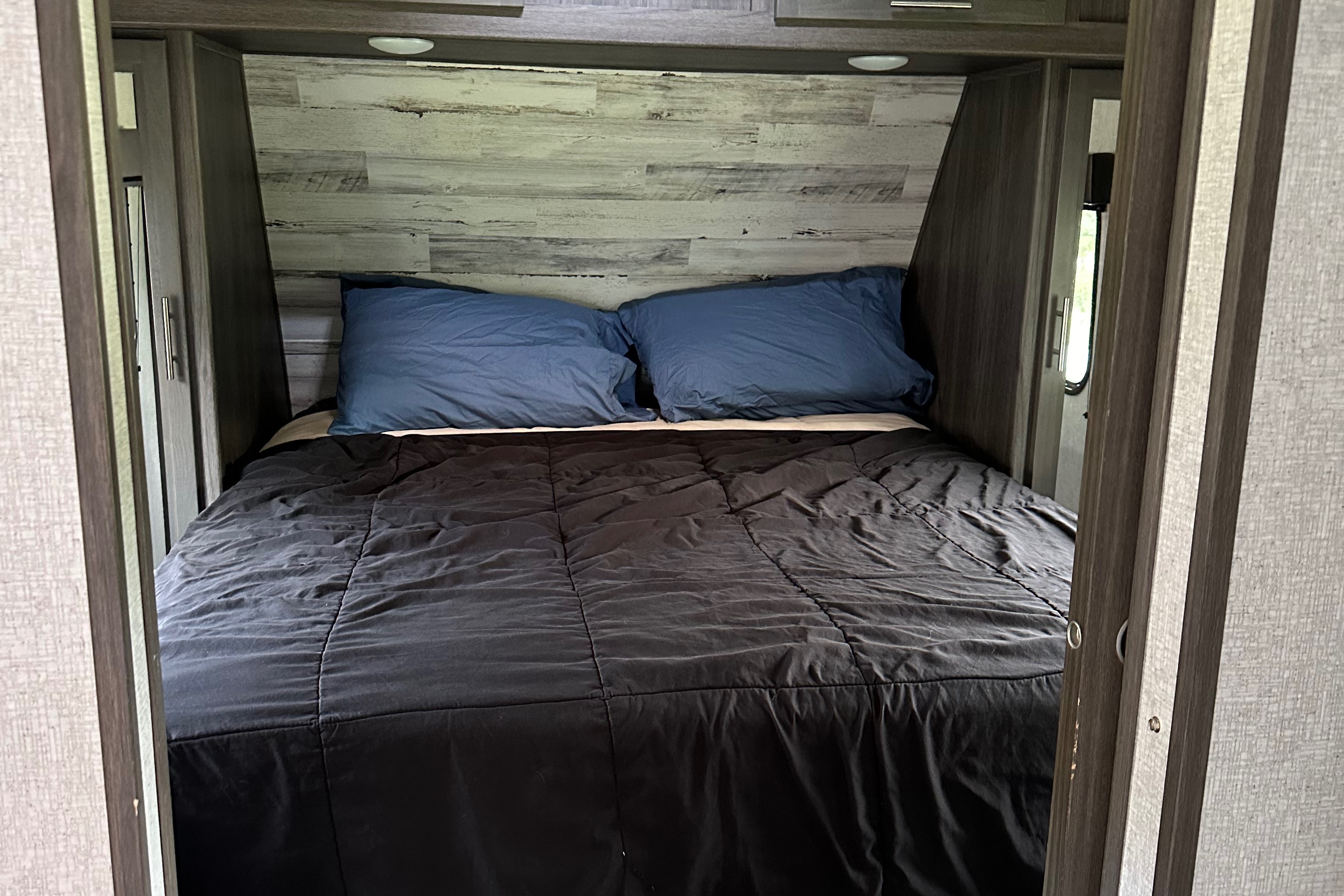  Coys Dutchmen Kodiak Ultra Light Travel Trailer