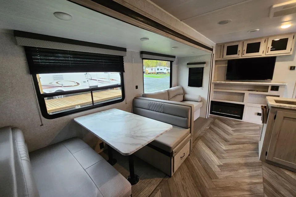 Luiz  Roberto's Forest River Della Terra 271BH Travel Trailer