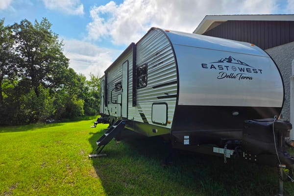 Luiz Roberto's Forest River Della Terra 271BH Travel Trailer