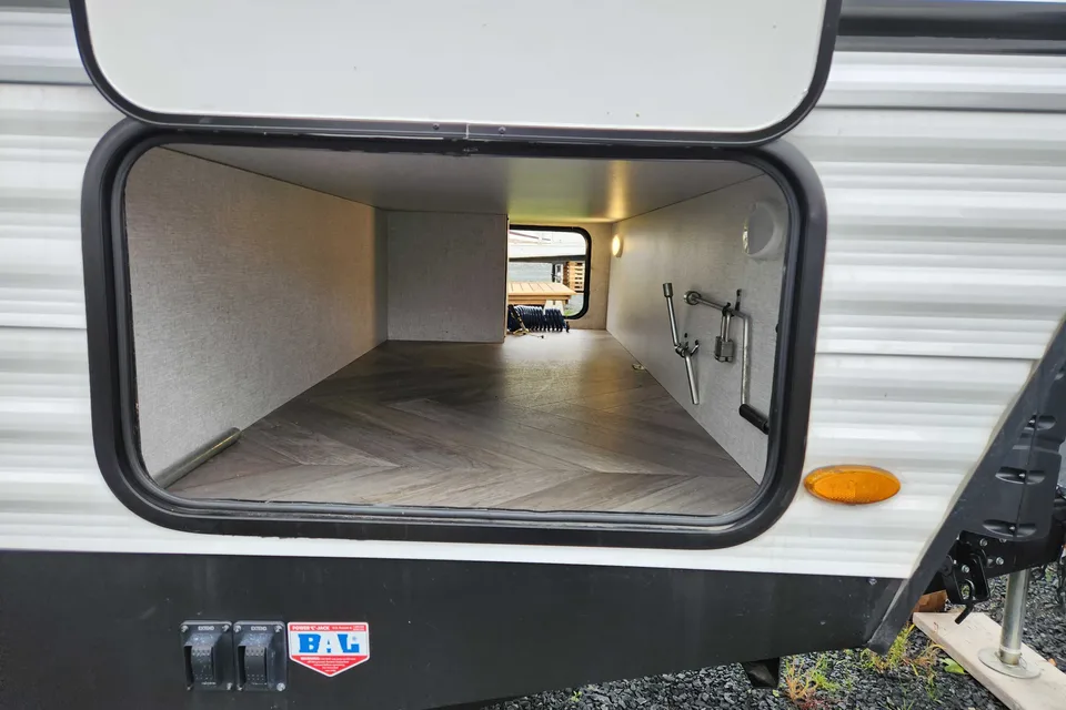 Luiz  Roberto's Forest River Della Terra 271BH Travel Trailer