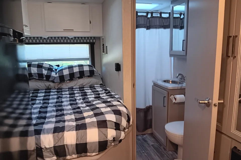 Stephen's Thor Motor Coach Geneva 22VT Class C