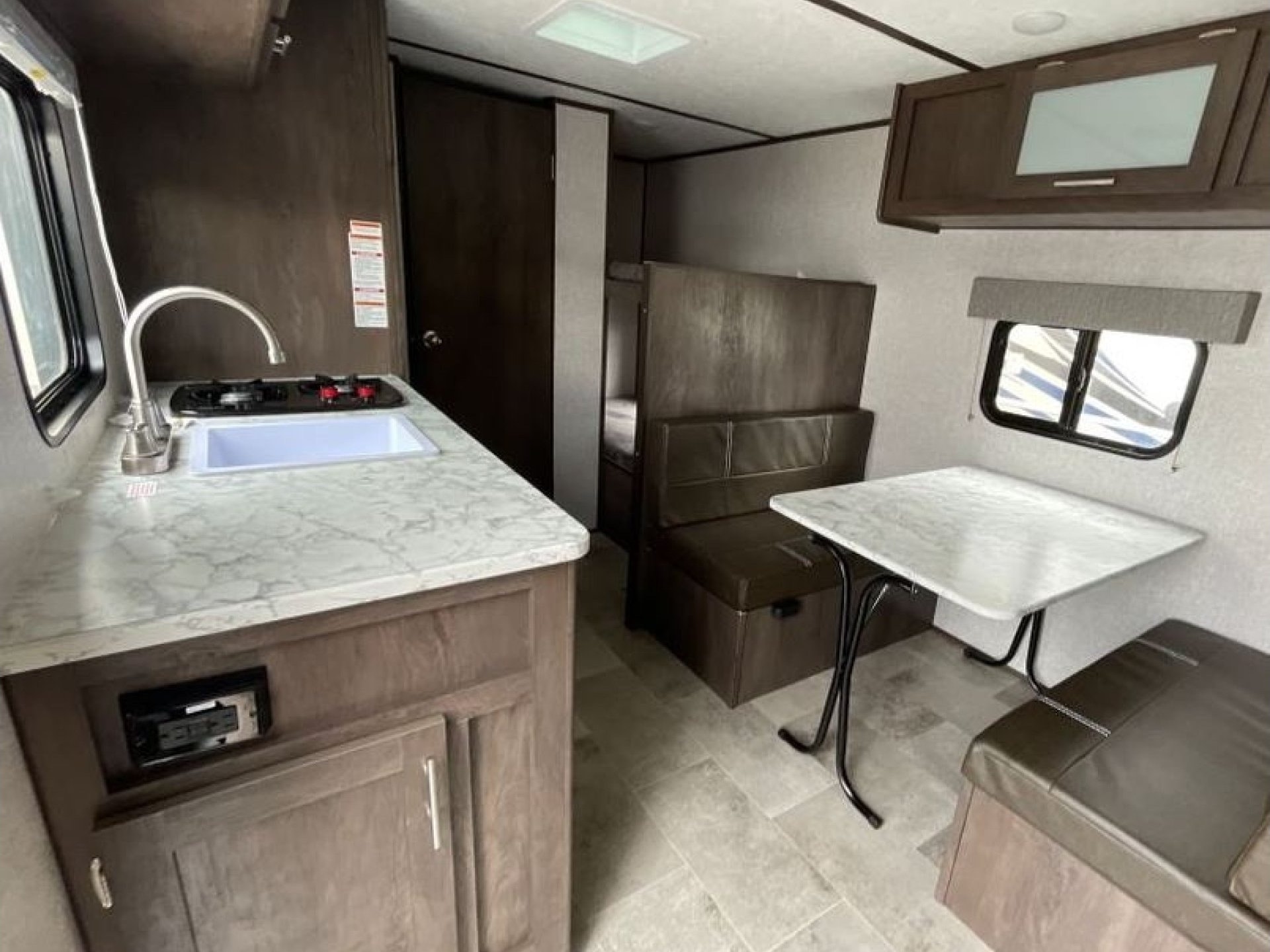Lin's Coleman 17B Travel Trailer