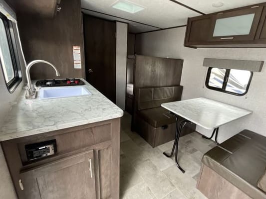 Lin's Coleman 17B Travel Trailer