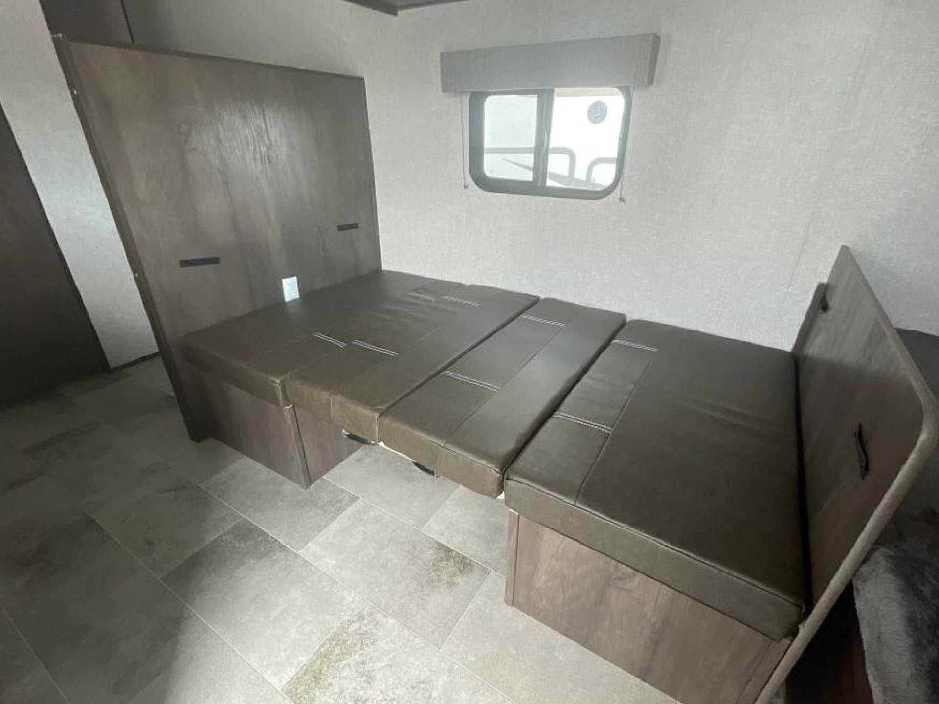 Lin's Coleman 17B Travel Trailer
