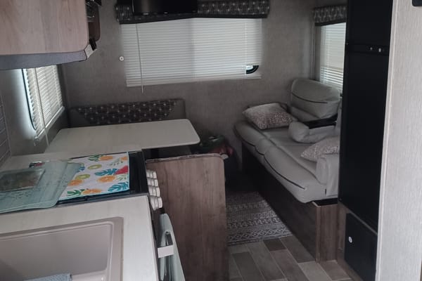 "Chill'n 2"Dutchmen Coleman Lantern LT Travel Trailer
