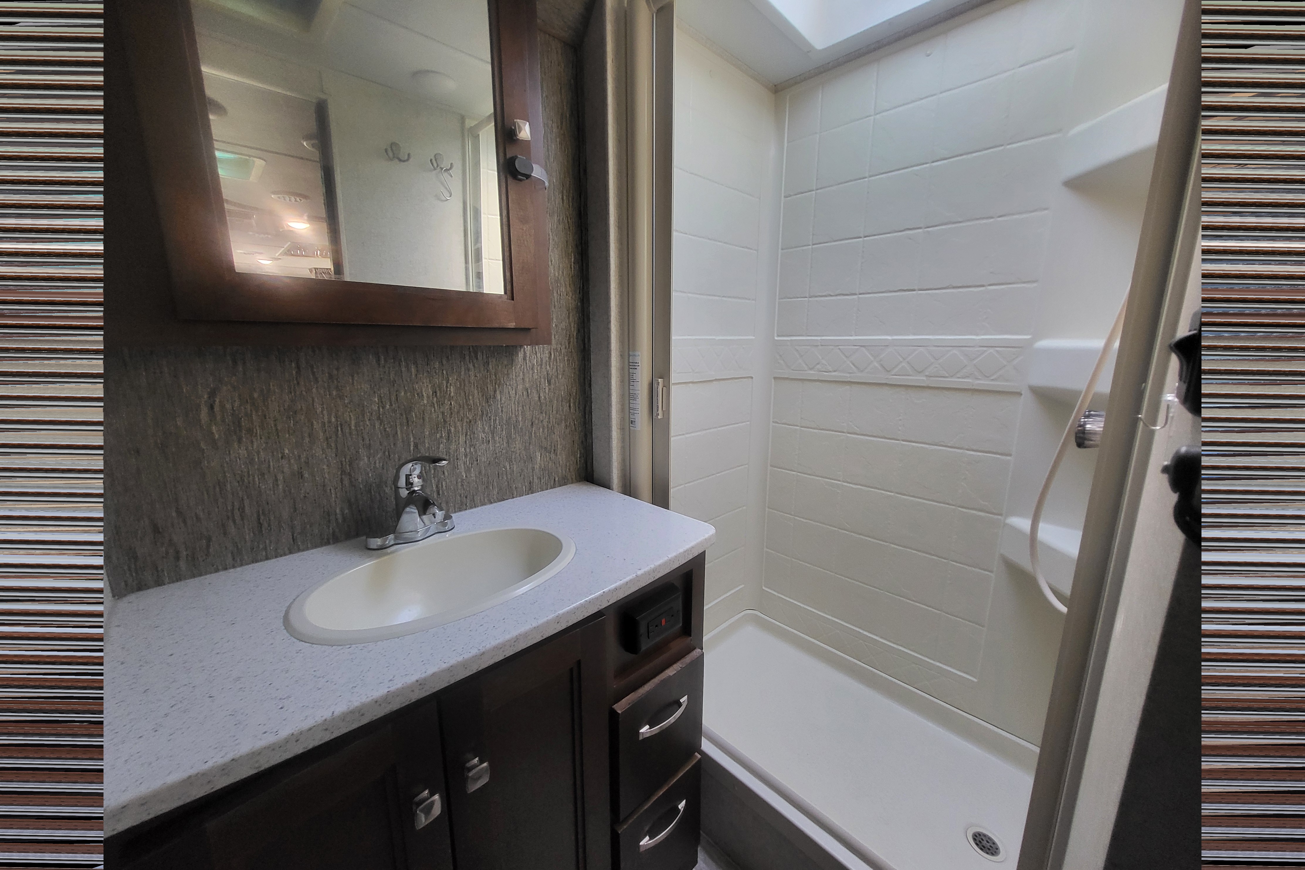 Rv Rentals Way of Life's Forester 2421MS CMF1