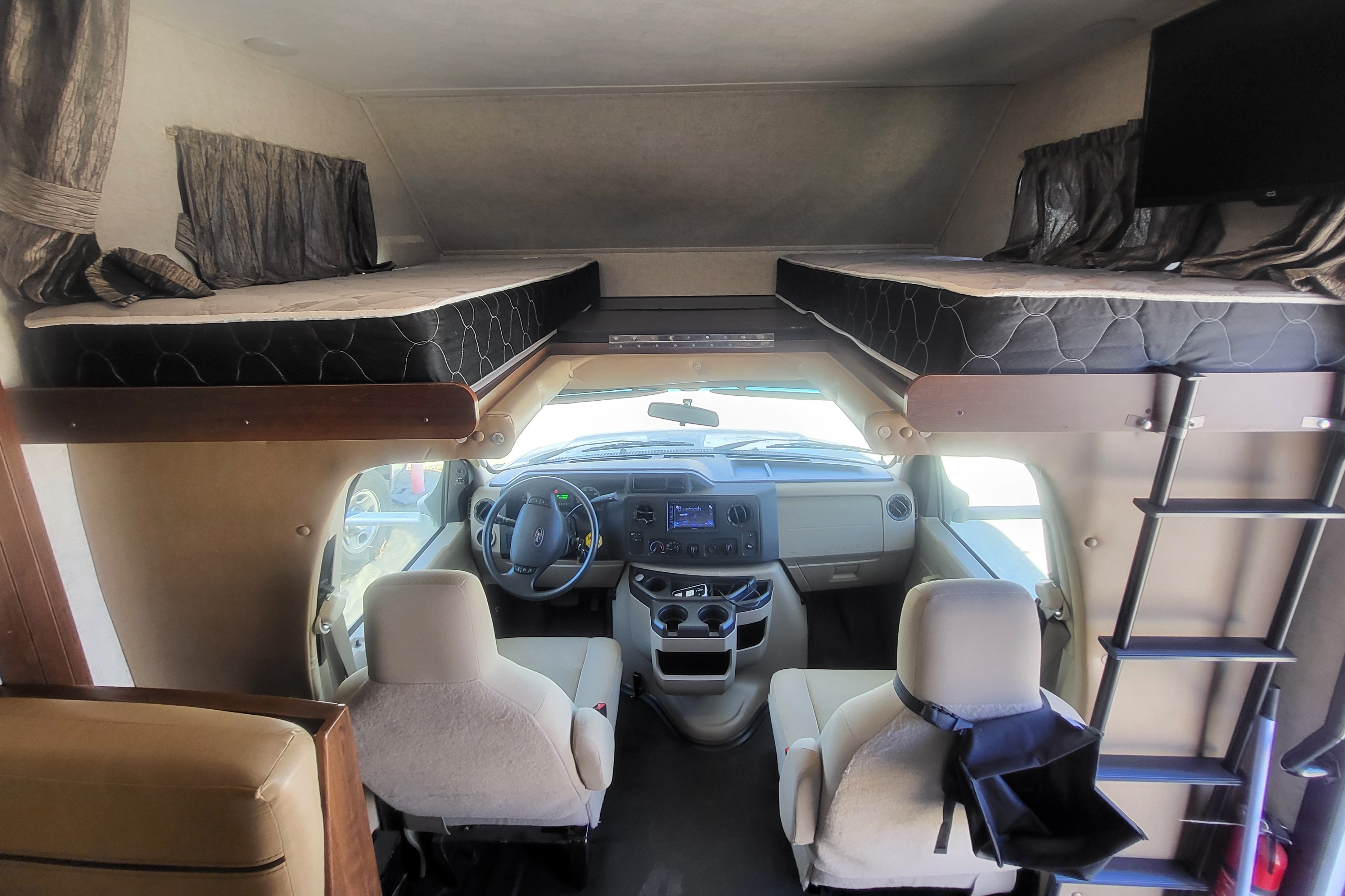 Rv Rentals Way of Life's Forester 2421MS CMF1