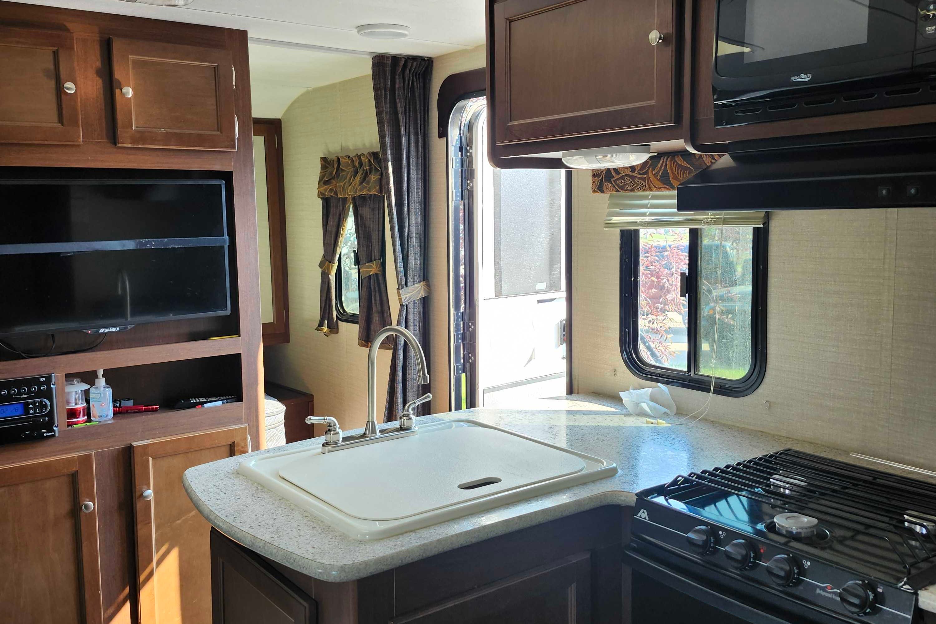 Rokosh Ultralight Bullet Travel Trailer - Sleeps  10