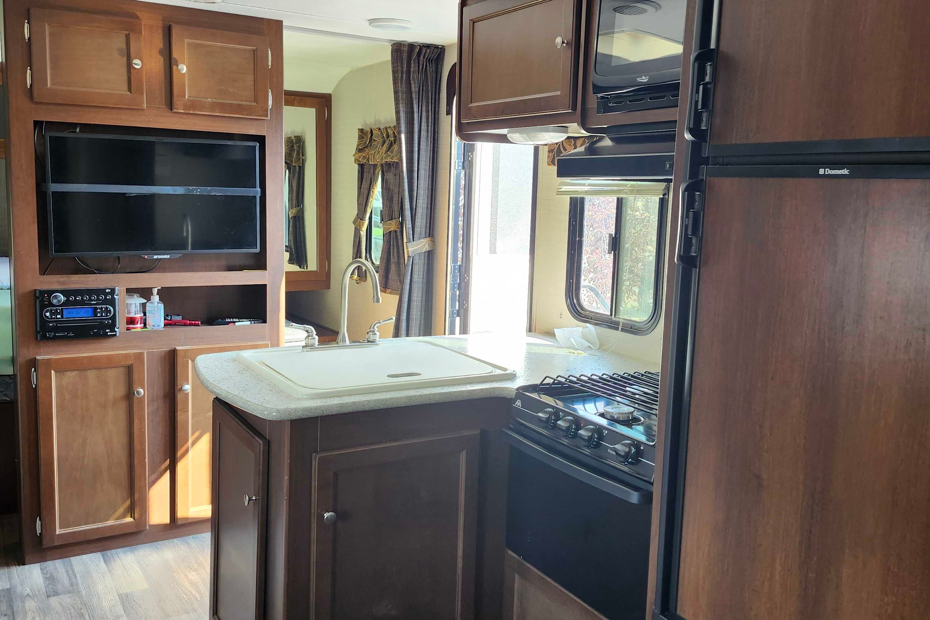 Rokosh Ultralight Bullet Travel Trailer - Sleeps  10