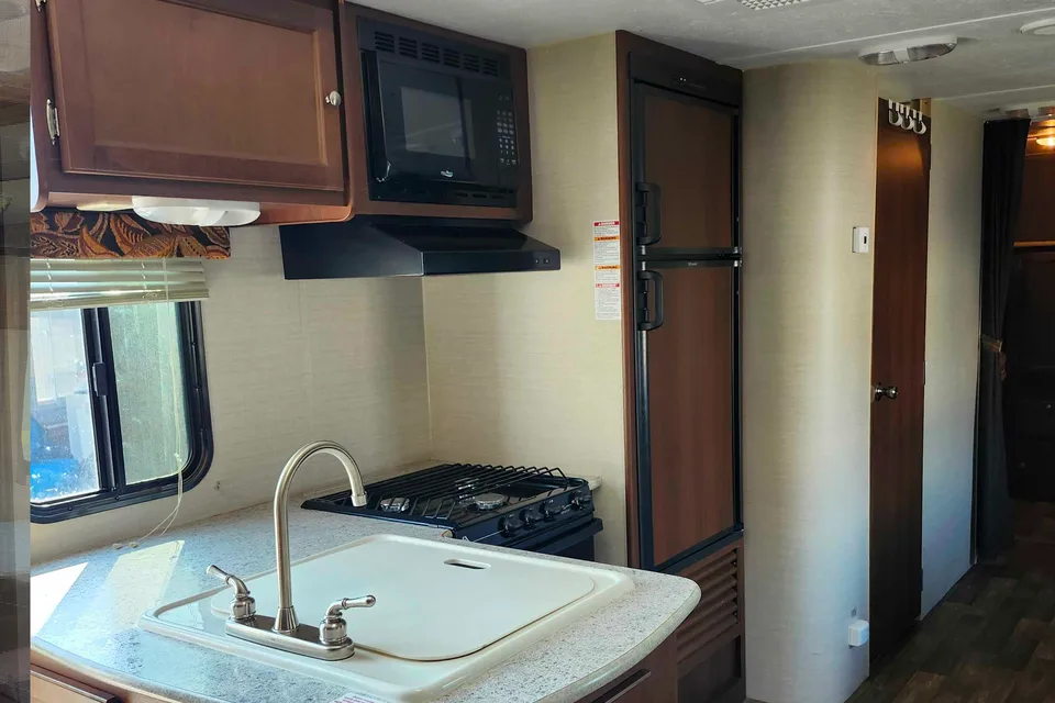Rokosh Ultralight Bullet Travel Trailer - Sleeps  10