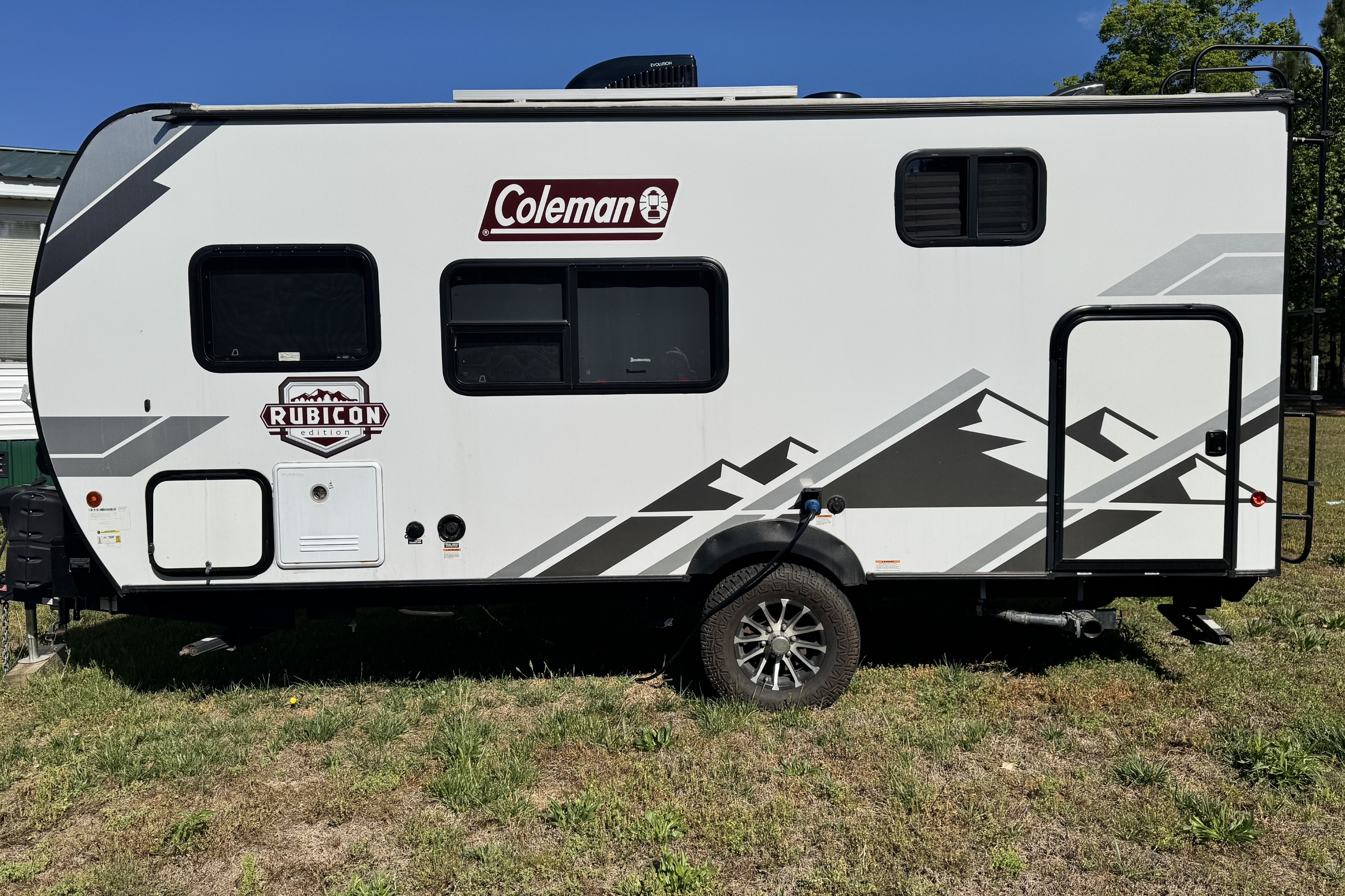 Kassandra's Dutchmen Rubicon Travel Trailer