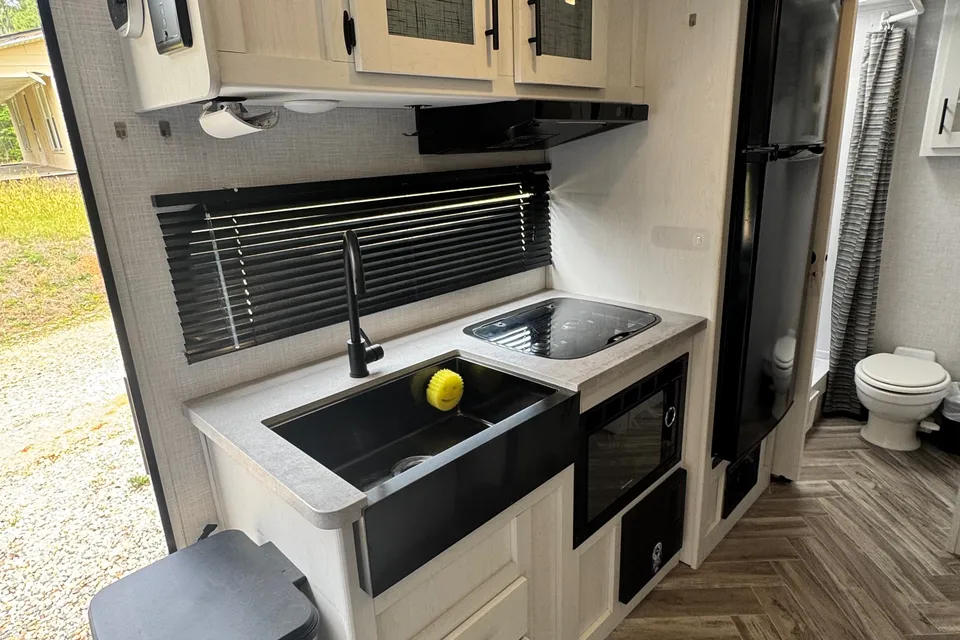 Kassandra's Dutchmen Rubicon Travel Trailer