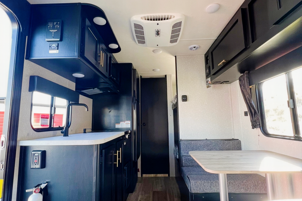 **BEST FOR RV PARKS & BEACH+EASY TO TOW+SLEEPS 5**