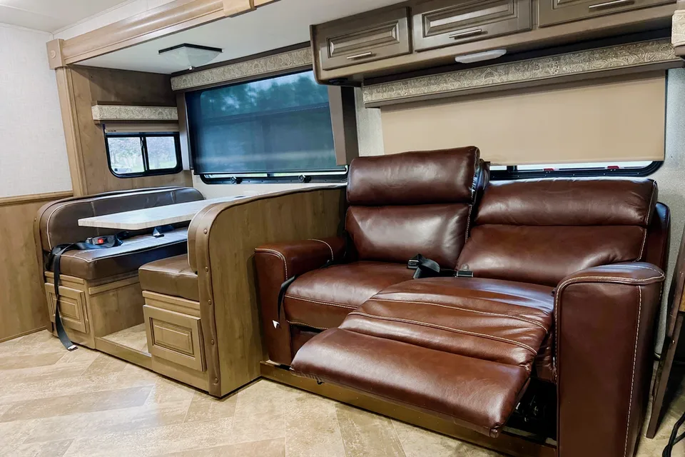 James's Forest River GT5 Class A