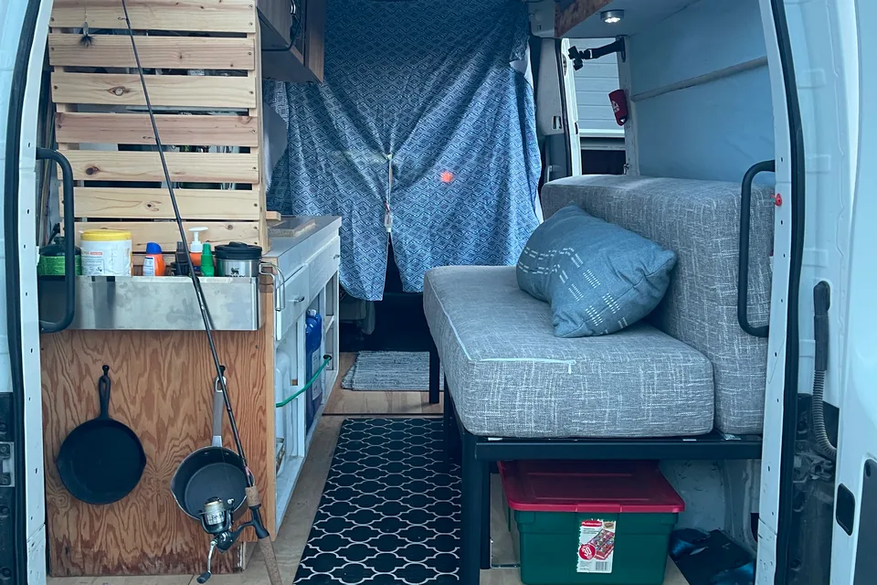 Devon's Nissan Nv3500 Class B