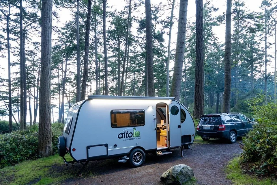 Alto F2114 (2350 lb ultralégère)(avec déplace caravane)