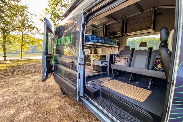"Vandalorian" Vandoit Highroof LIV Adventure Van
