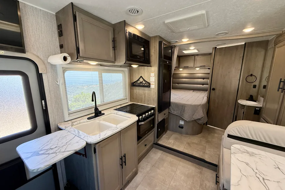 Mercedes Coachmen Prism Select 24CB