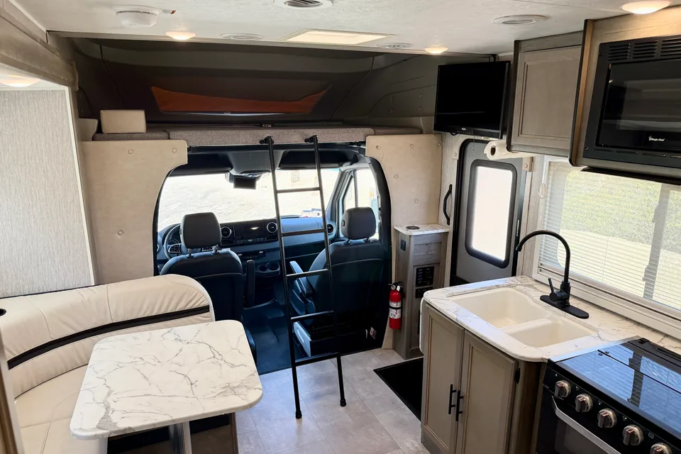 Mercedes Coachmen Prism Select 24CB