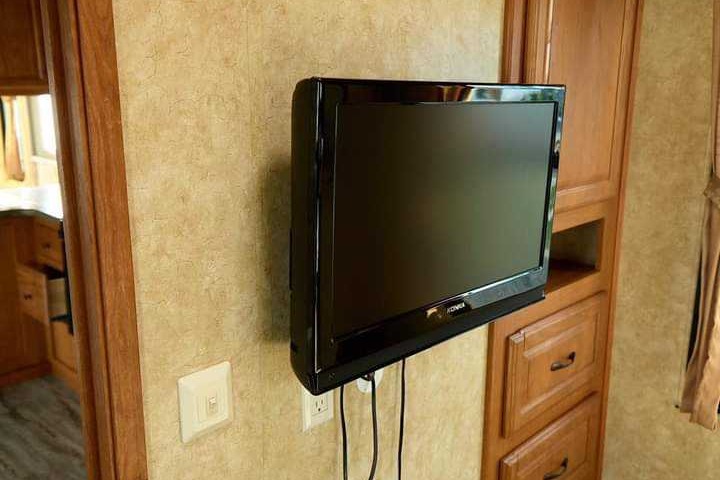 Sandpiper BH Fifth Wheel family unit