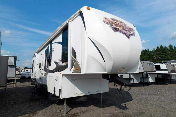 Sandpiper BH Fifth Wheel family unit