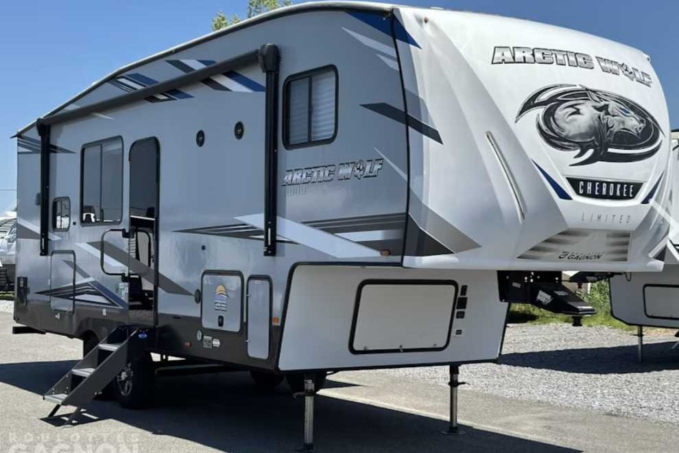 Family getaway 5th wheel camper.
