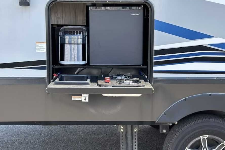 Family getaway 5th wheel camper.